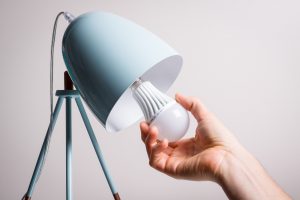 Usa bombillas LED - 10 consejos para ahorrar energía en invierno